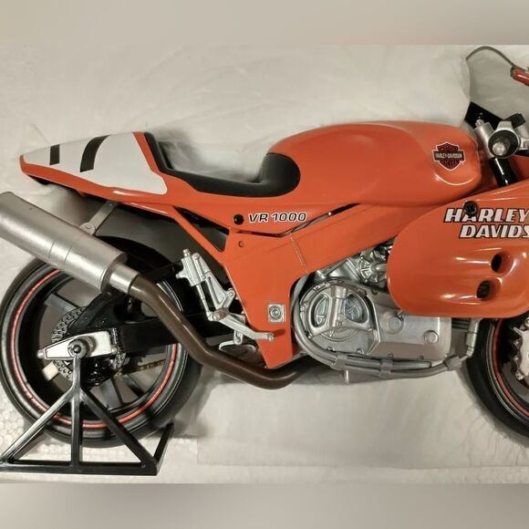 Harley Davidson Superbike VR 1000 1:9 Scale Metal Replica HD 98209-95V  NIB - Picture 7 of 11